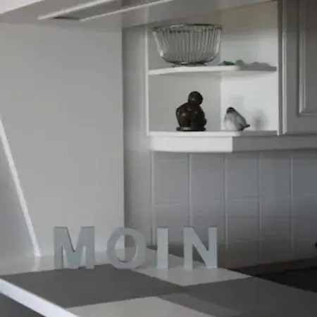 Zentral-gelegene-ferienwohnung-direkt-am-strand-mit-balkon Vesterland