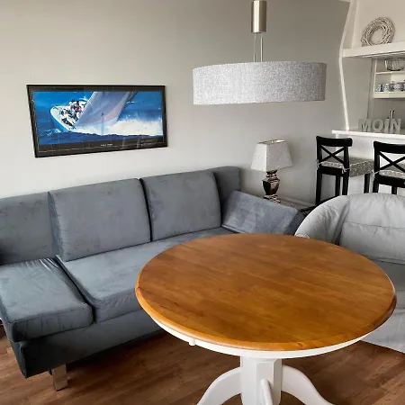 Zentral-gelegene-ferienwohnung-direkt-am-strand-mit-balkon *